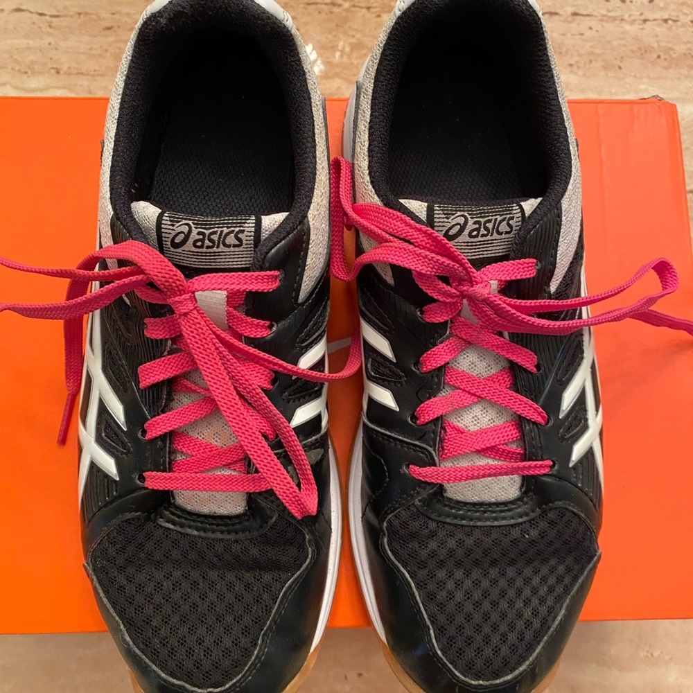 ASICS athletic shoes for women gentle used, no any defects